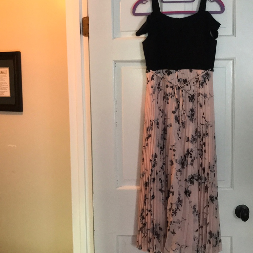 Girls formal dress size 12 - Picture 4 of 5